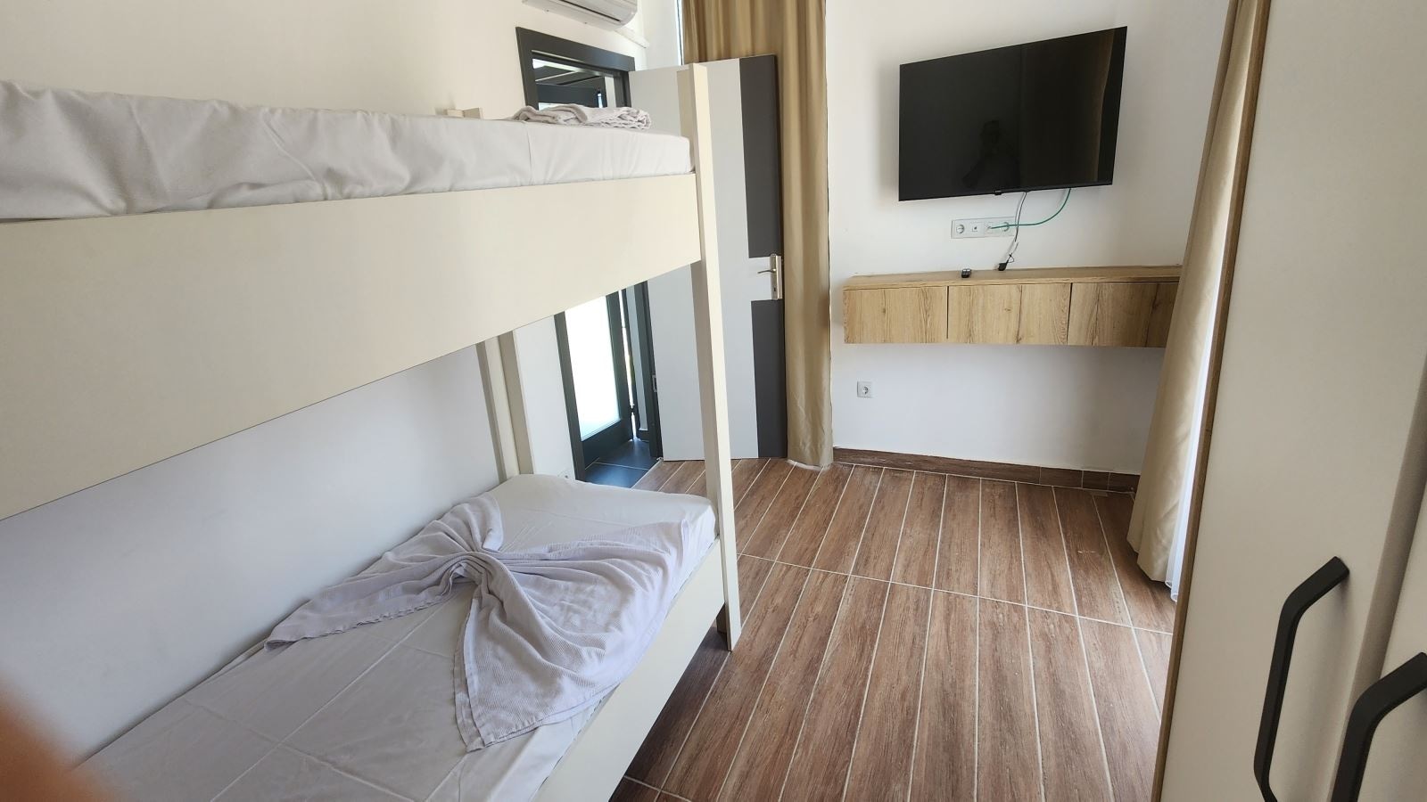 rooms-luxury-beach-suite