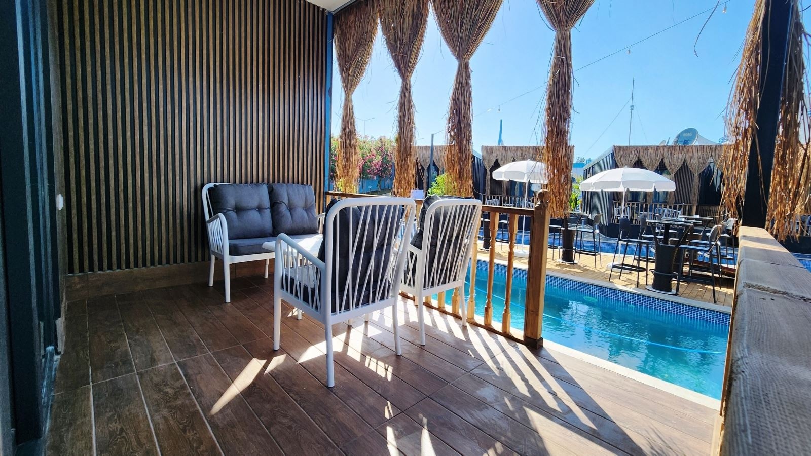 rooms-luxury-beach-suite