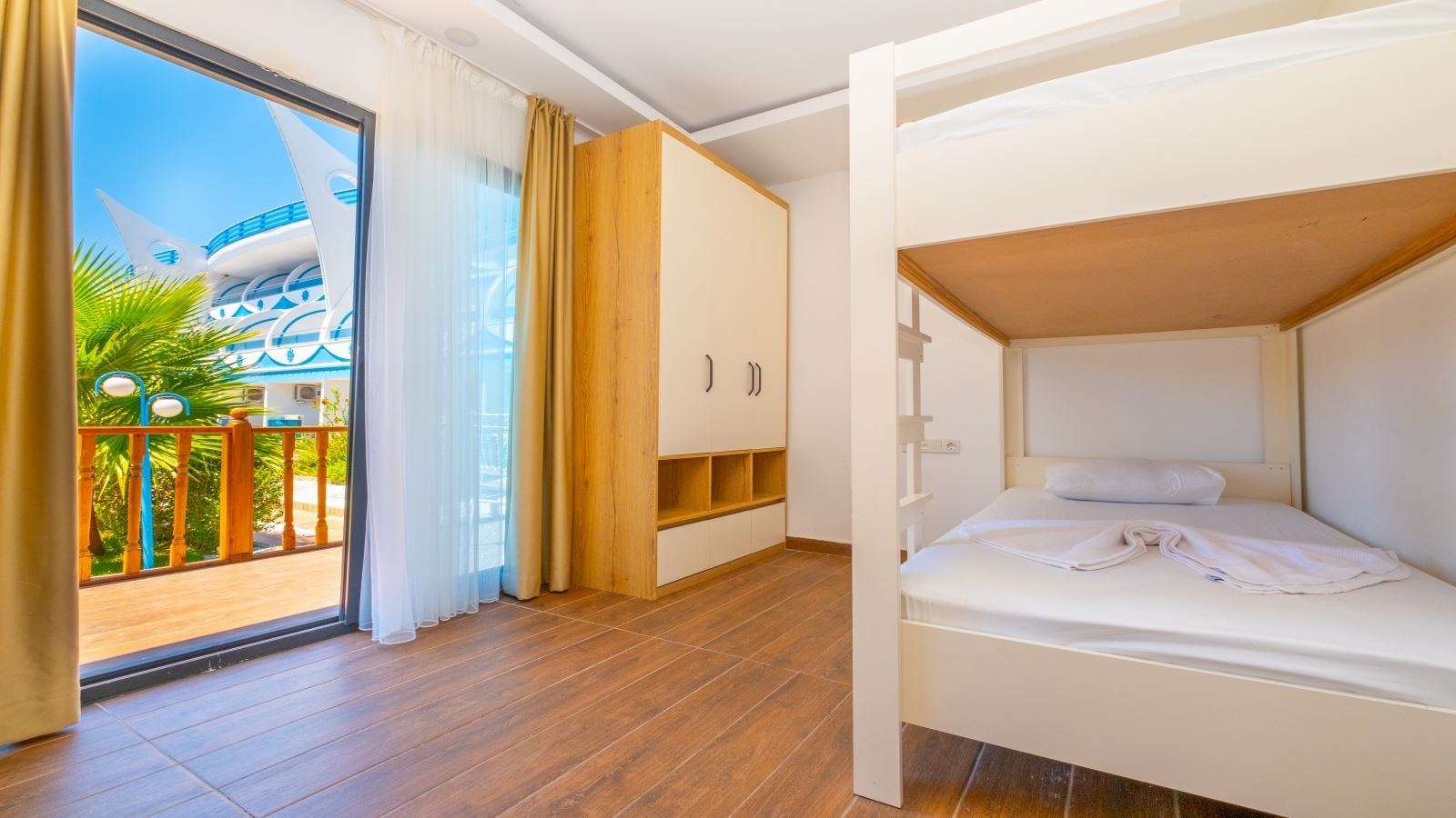 rooms-luxury-beach-suite