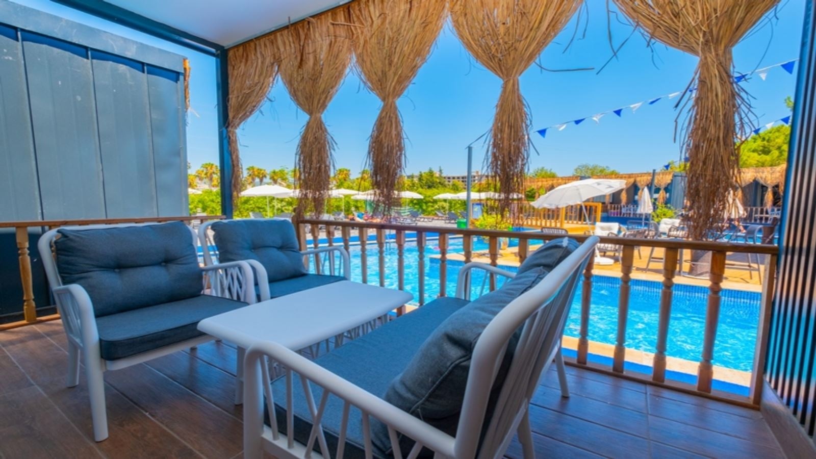 rooms-luxury-beach-suite