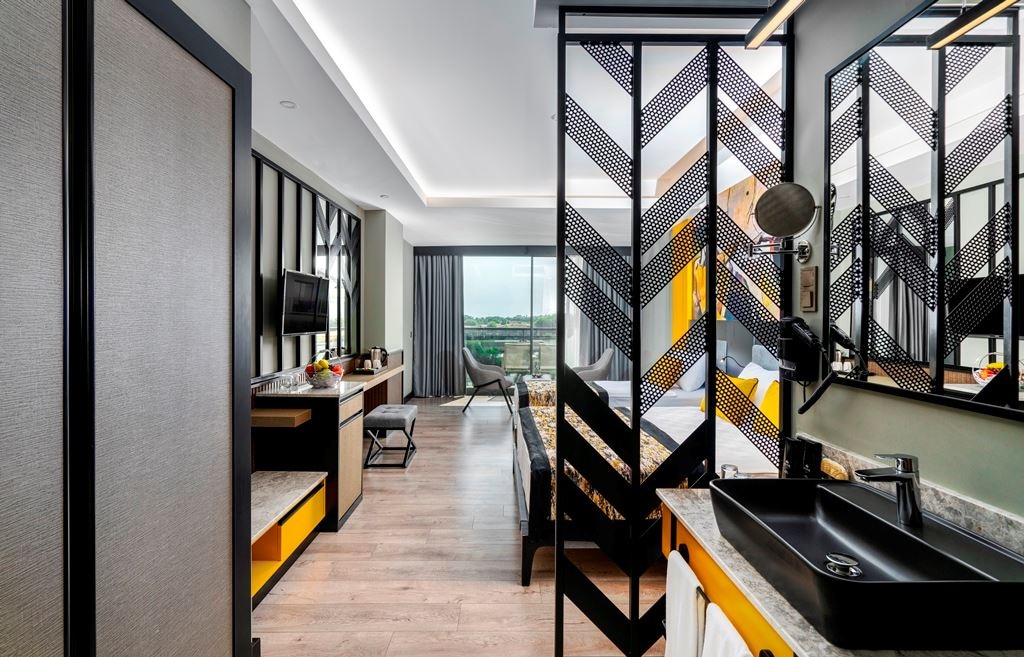 rooms-standard-room-pool-side