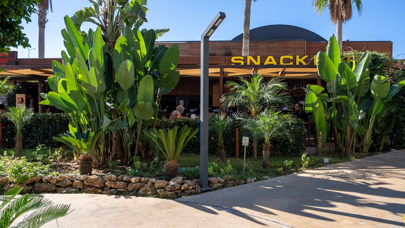 restaurants-pool-snack-restaurant