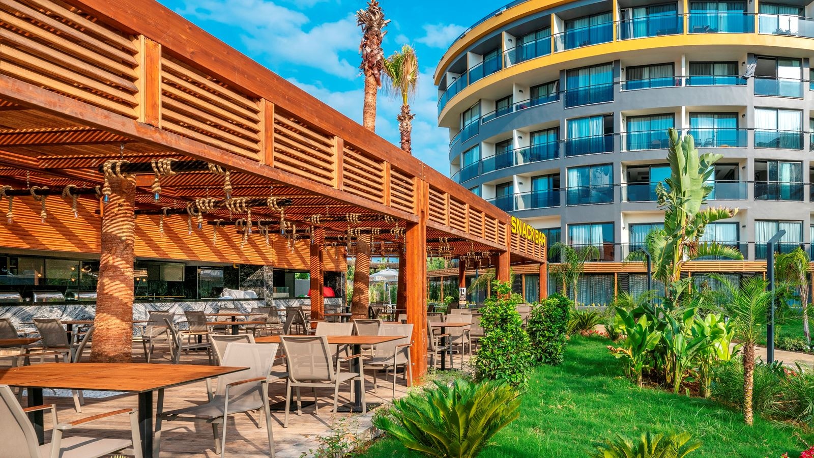 restaurants-pool-snack-restaurant