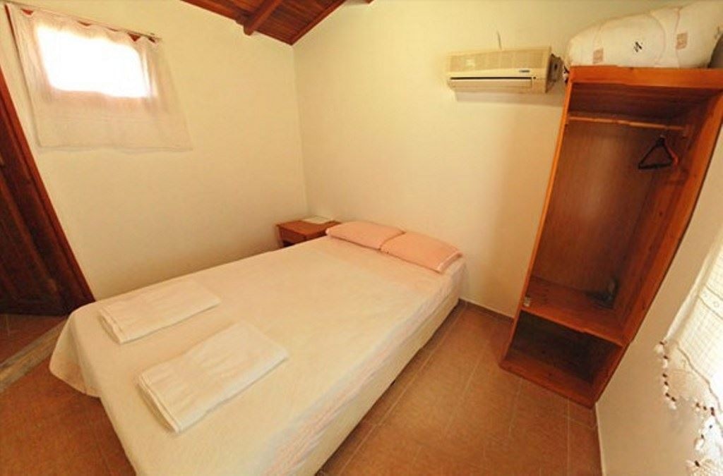 rooms-bungalow-room