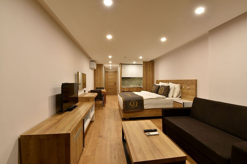 rooms-studio-roomgarden-or-pool-view