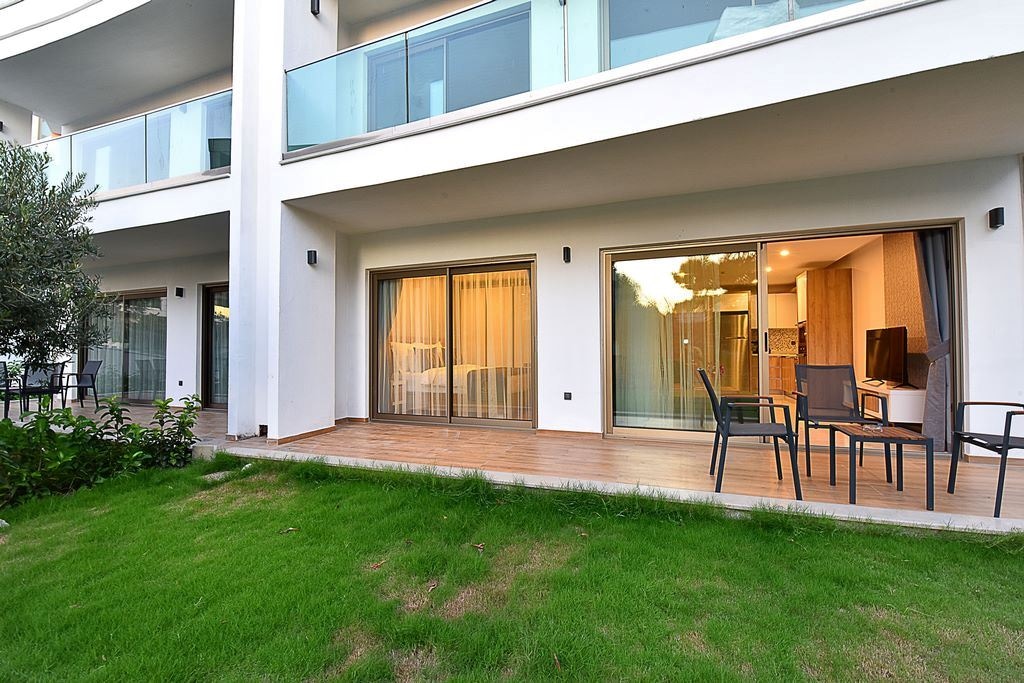 rooms-two-bedroom-apartmentgarden-or-pool-view