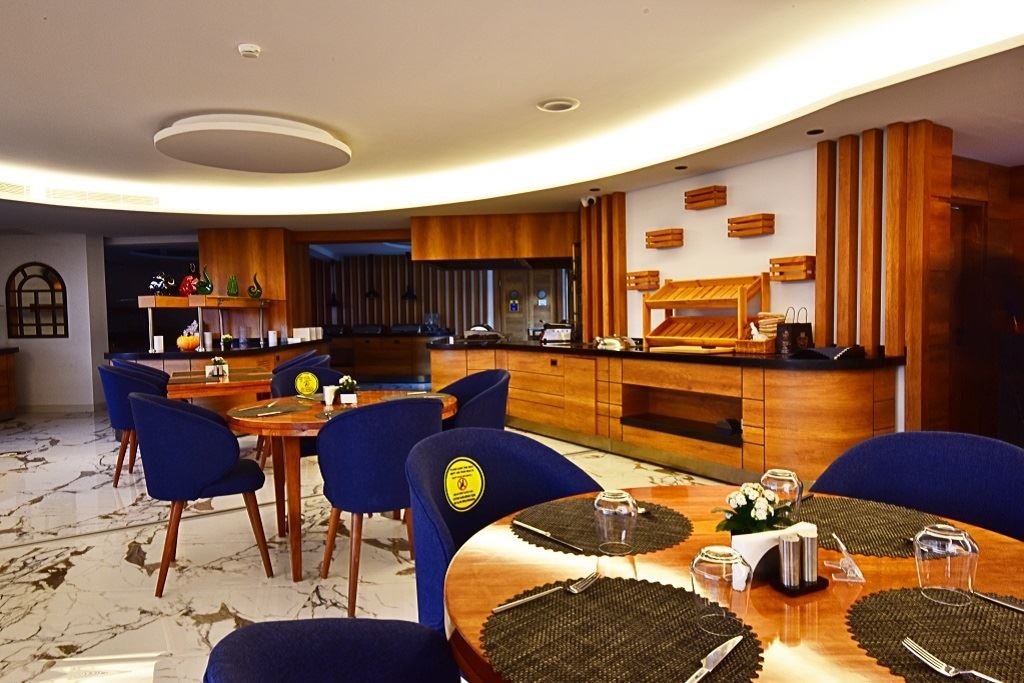 restaurants-restaurant