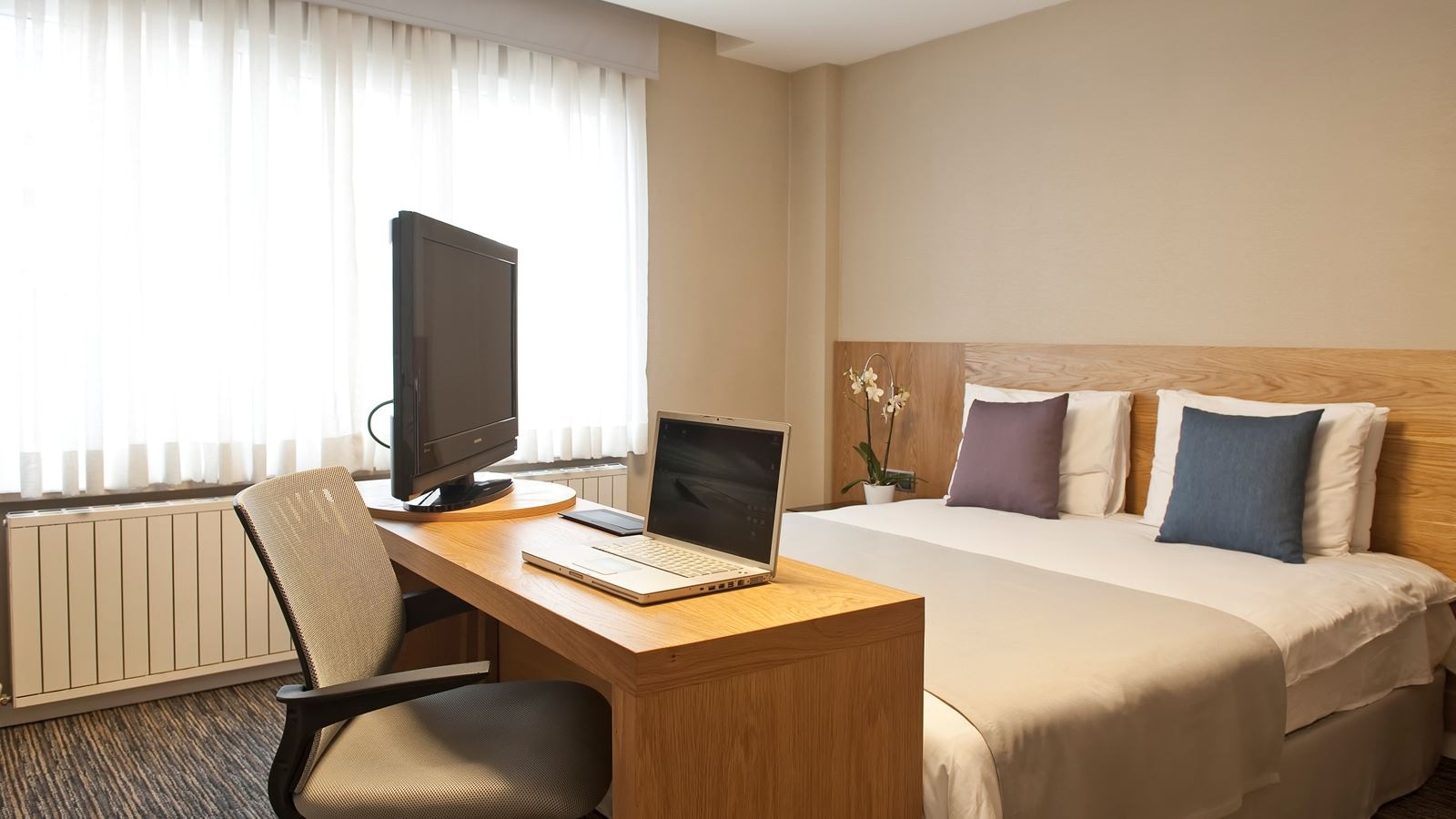 rooms-standard-double-room