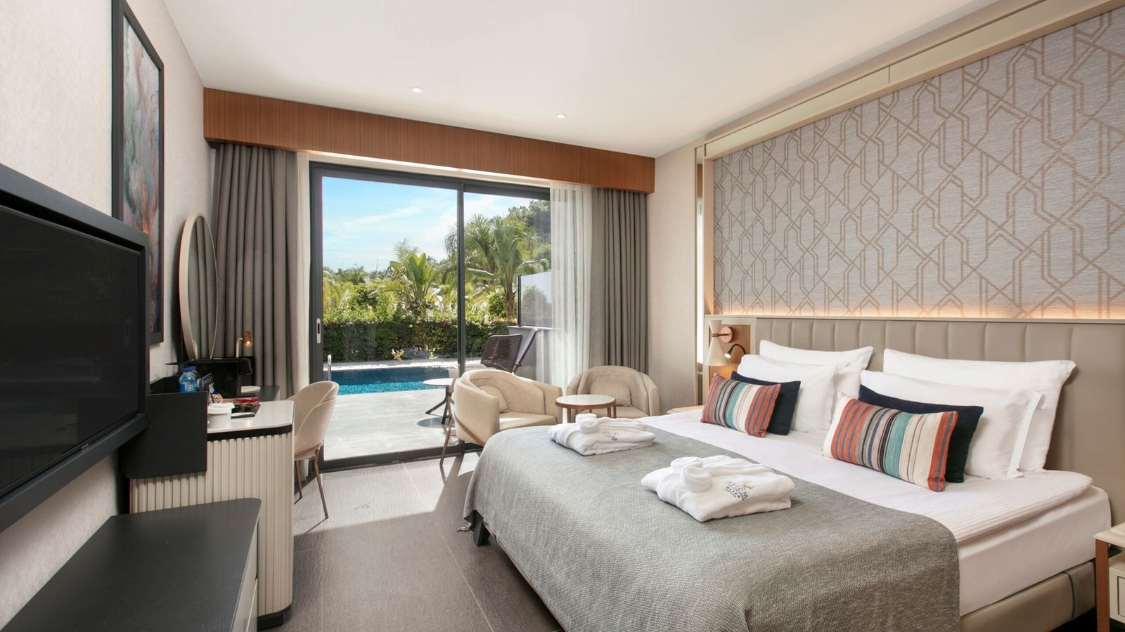 rooms-family-swim-up-room-garden-view