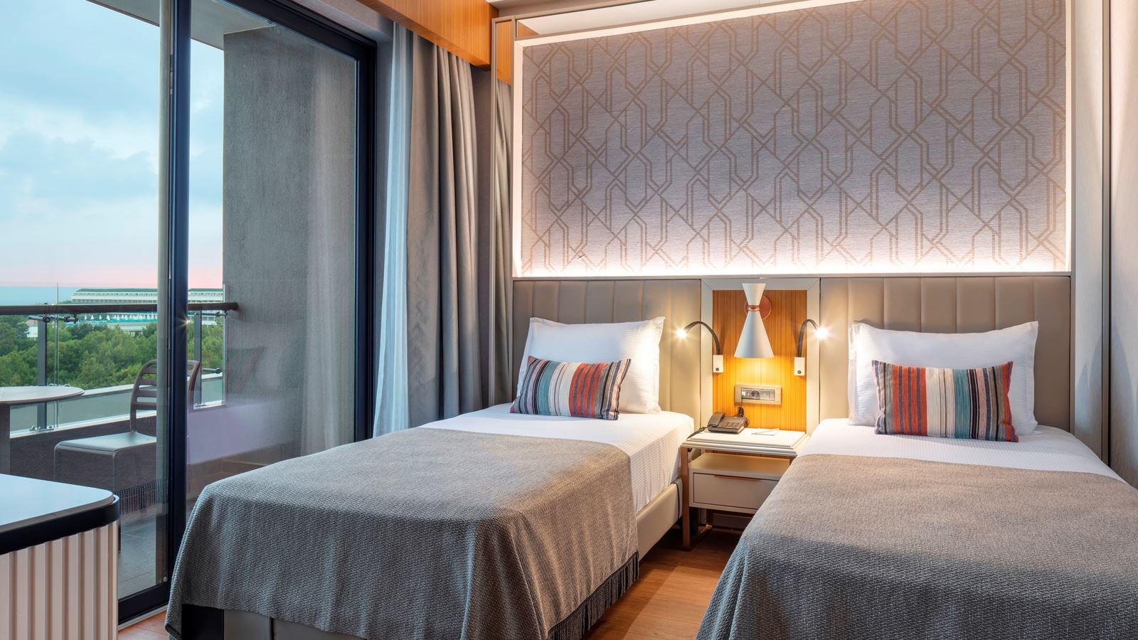 rooms-family-room-sea-view