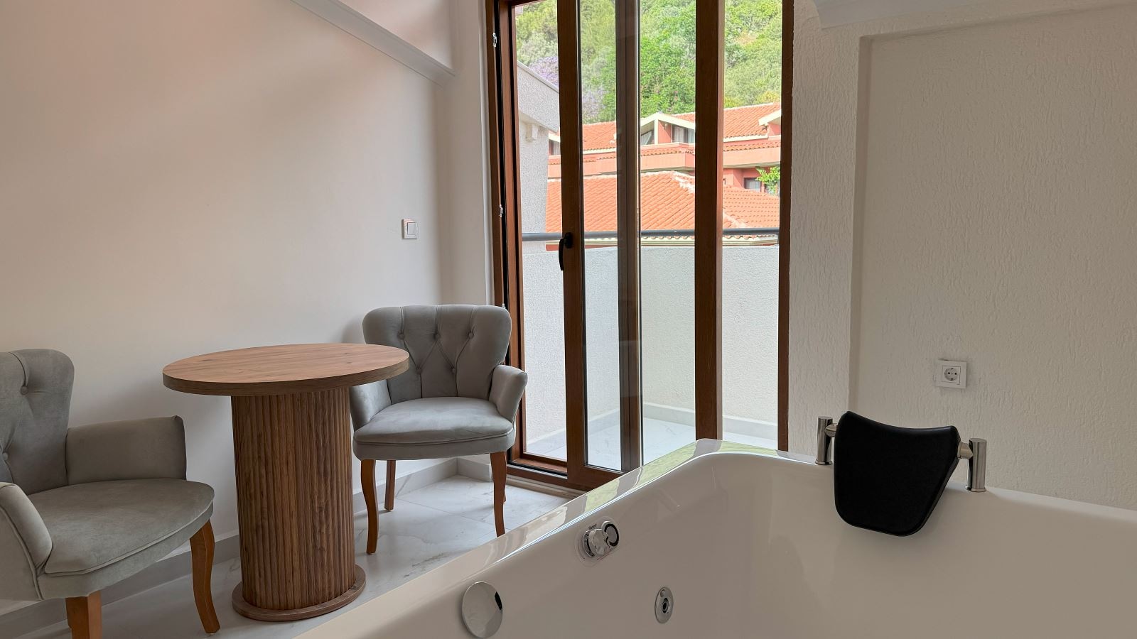 rooms-standard-room-with-balcony