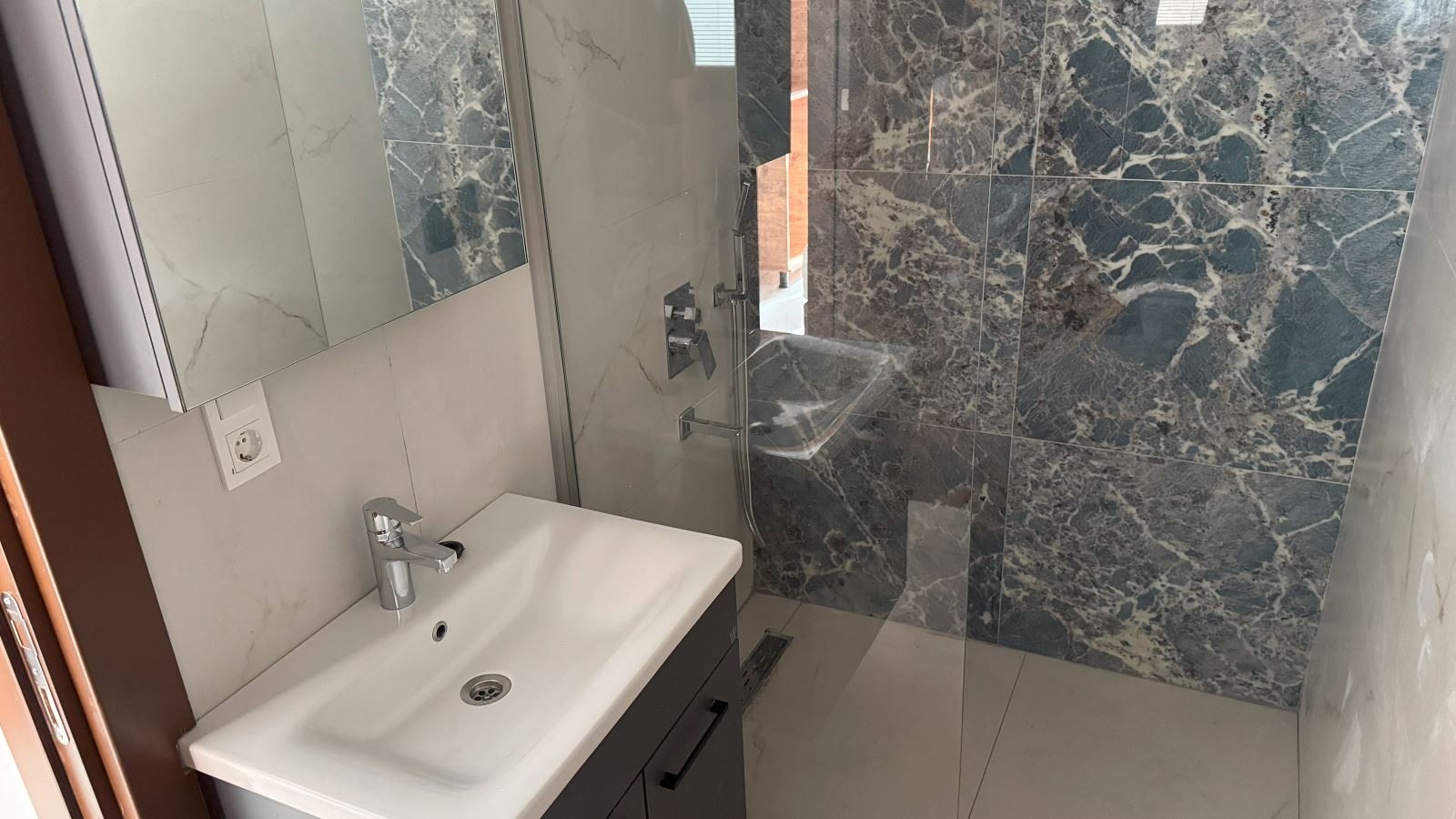 rooms-standard-room-with-balcony