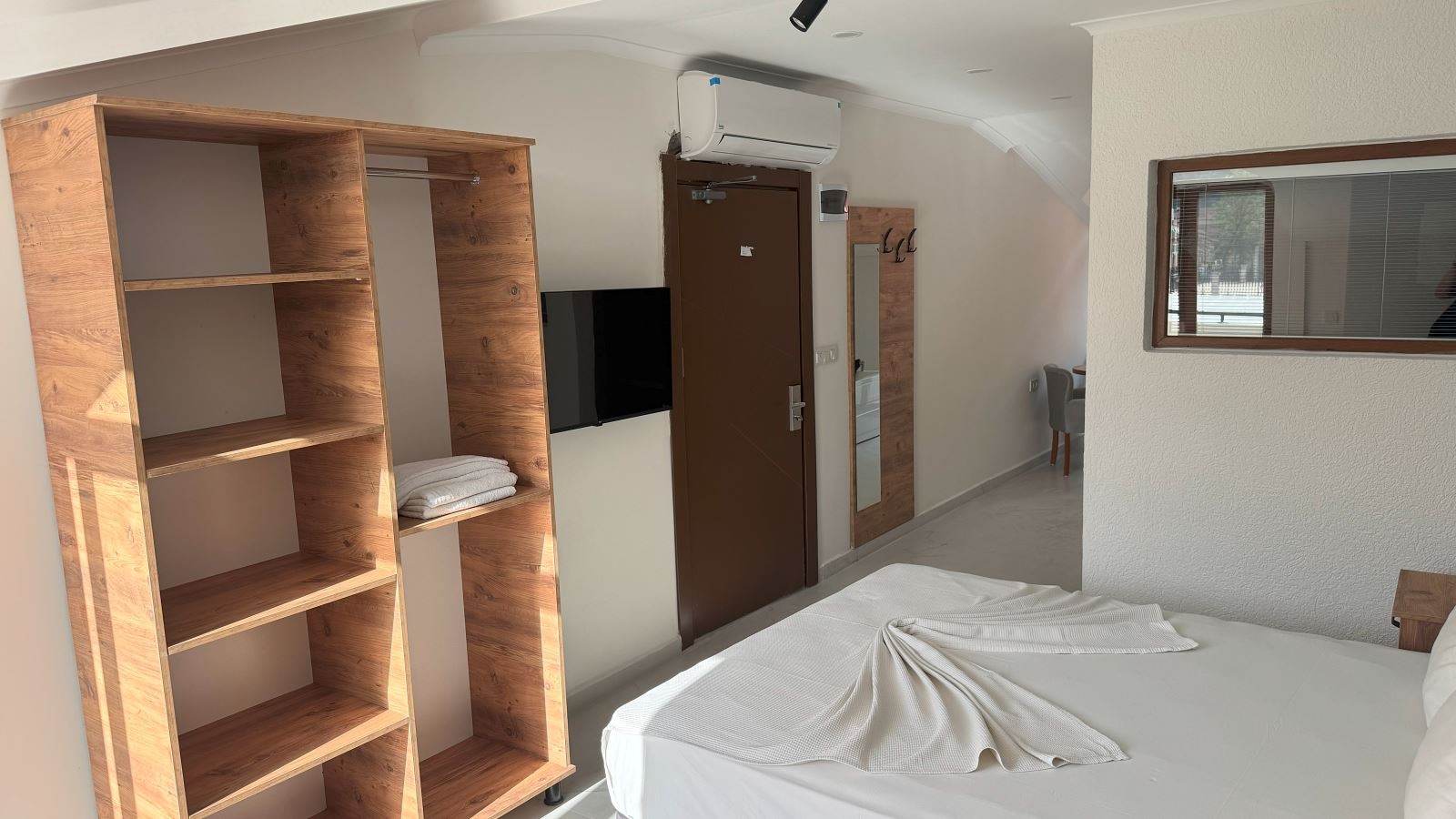 rooms-standard-room-with-balcony