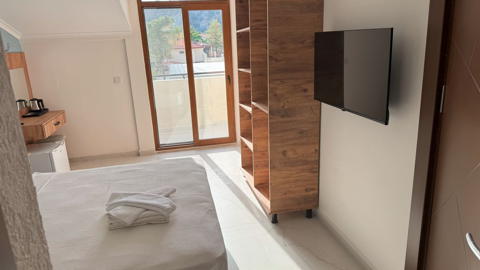 rooms-standard-room-with-balcony