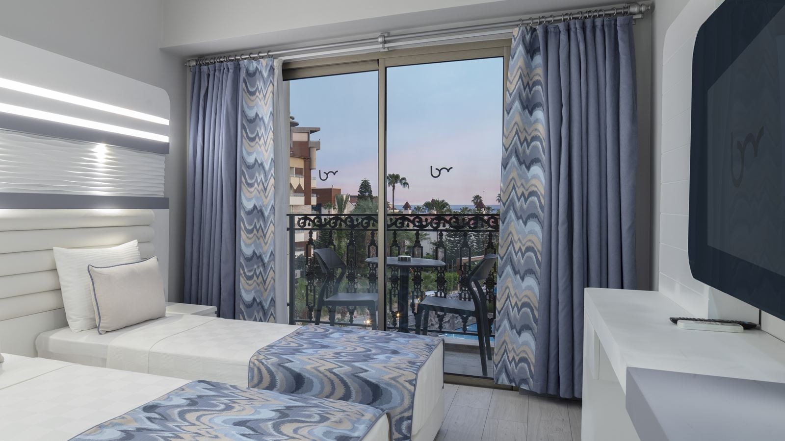 rooms-deluxe-standard-side-sea-view