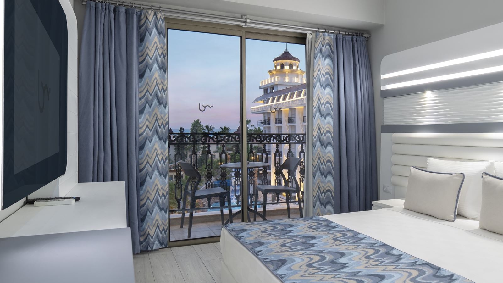 rooms-deluxe-standard-side-sea-view