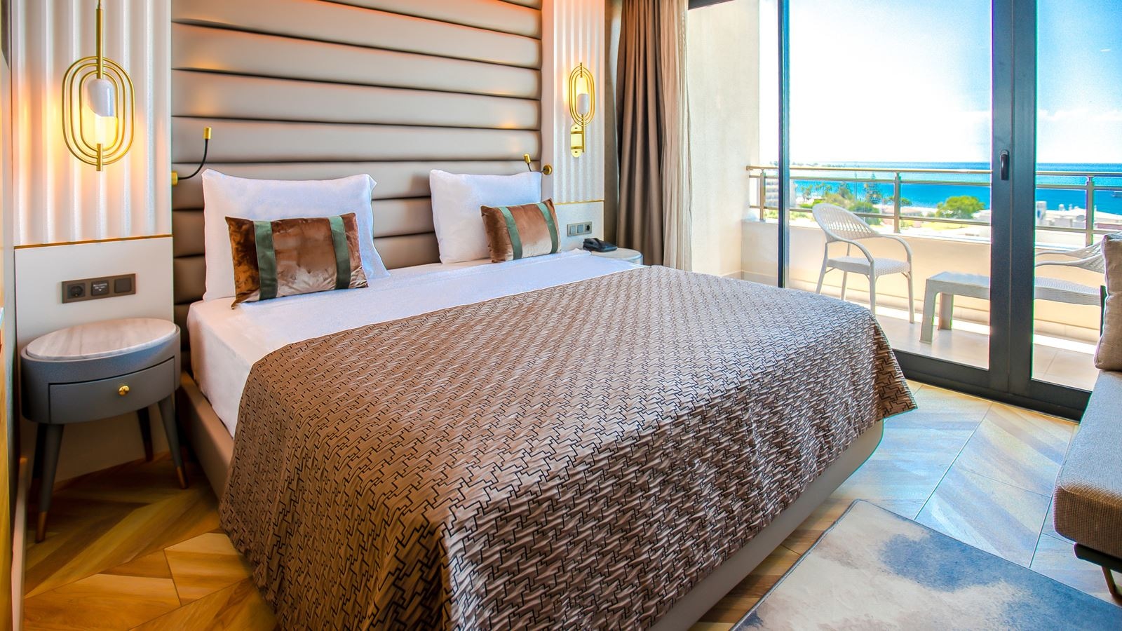 rooms-comfort-standard-pool-view