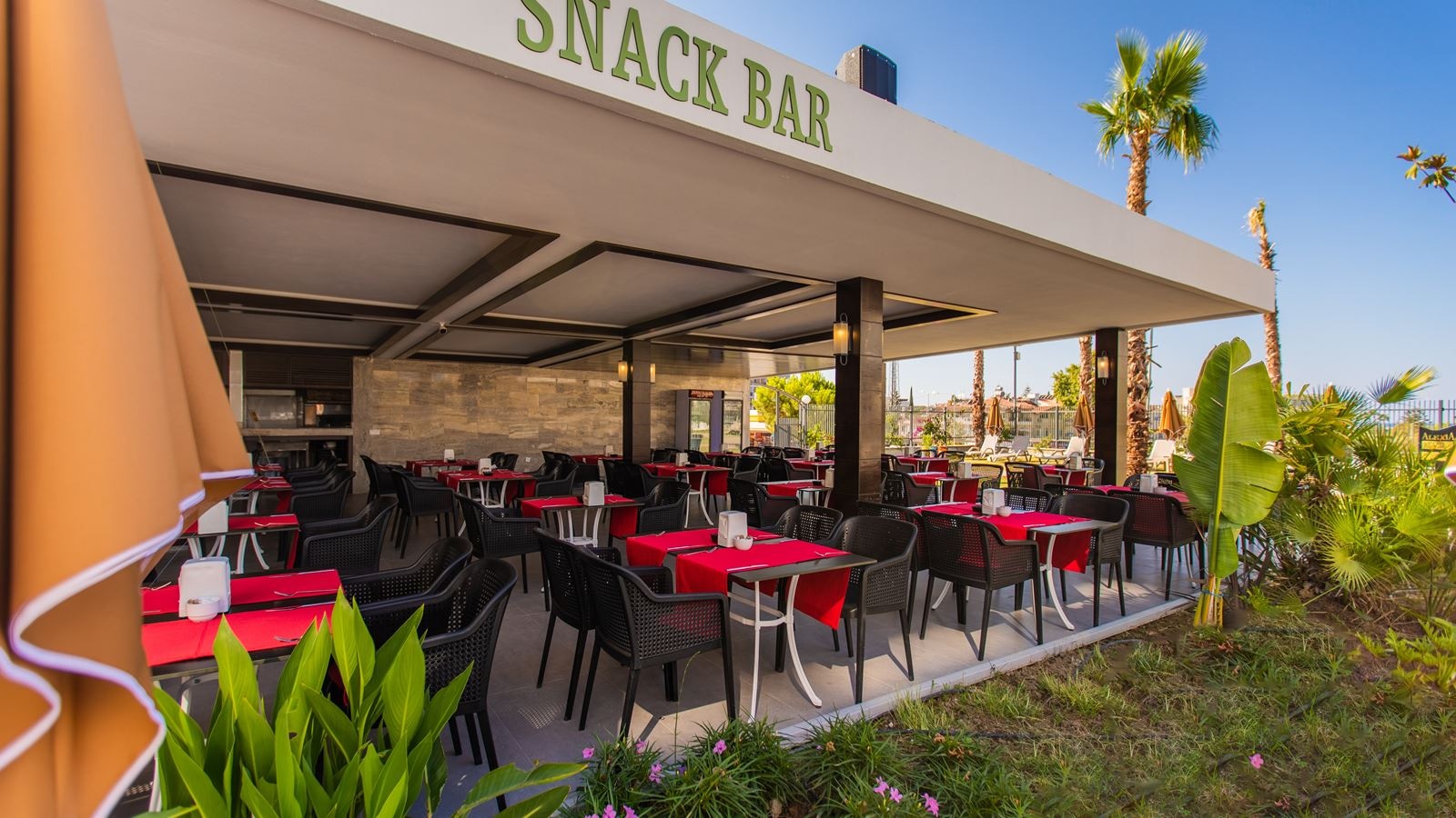 restaurants-pool-snack-restaurant