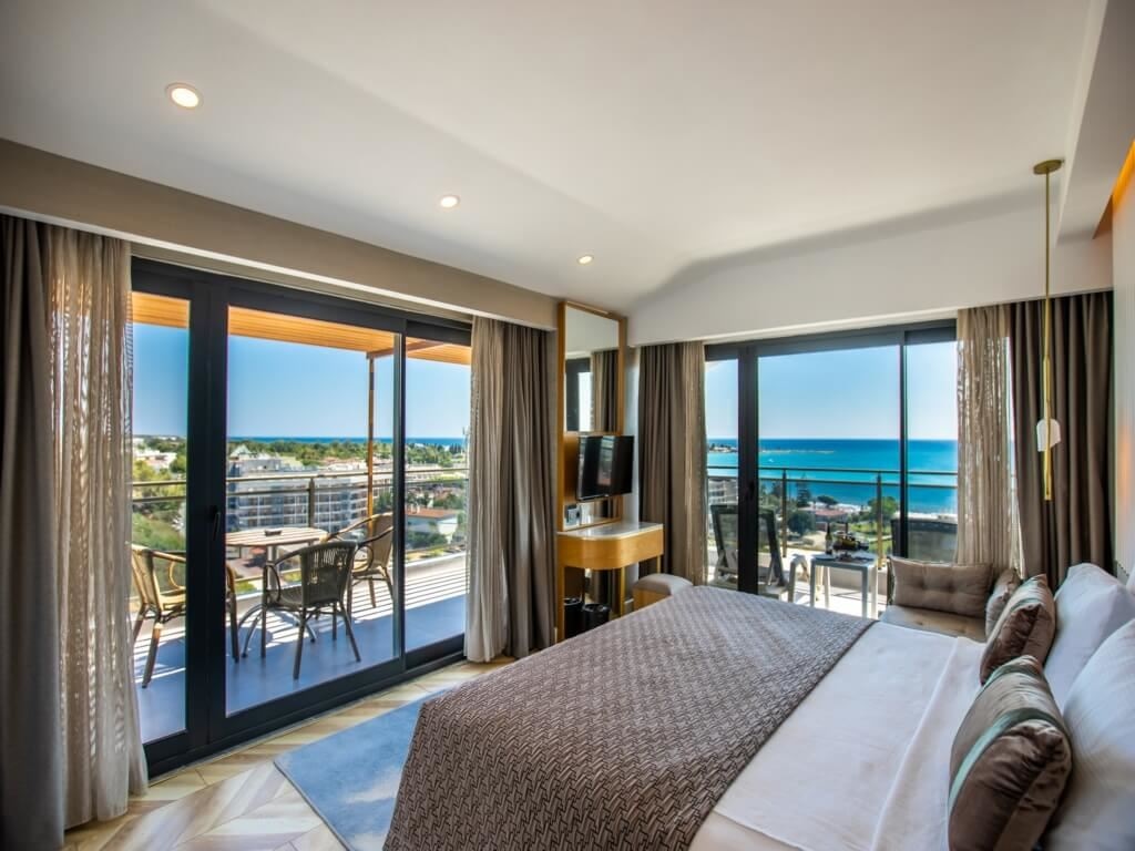 rooms-terrace-deluxe-sea-view