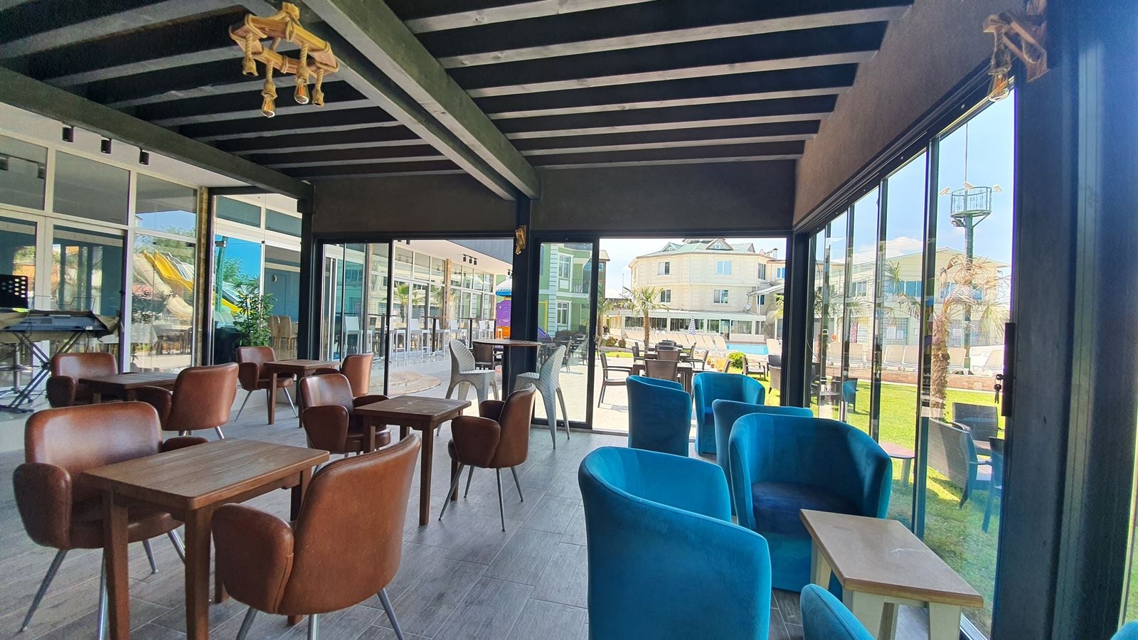 bars-locantha-lounge-bar