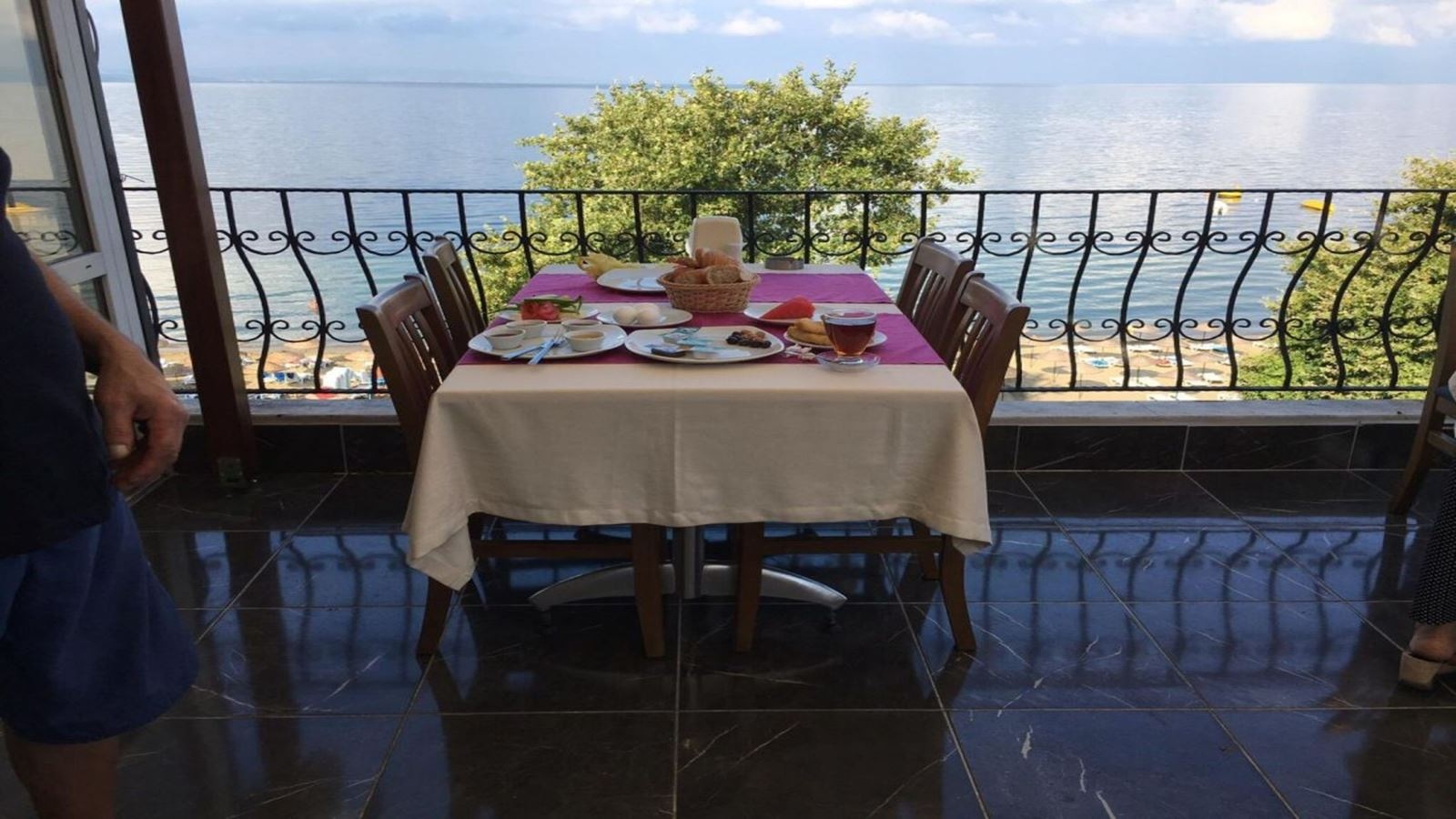 restaurants-ana-bina