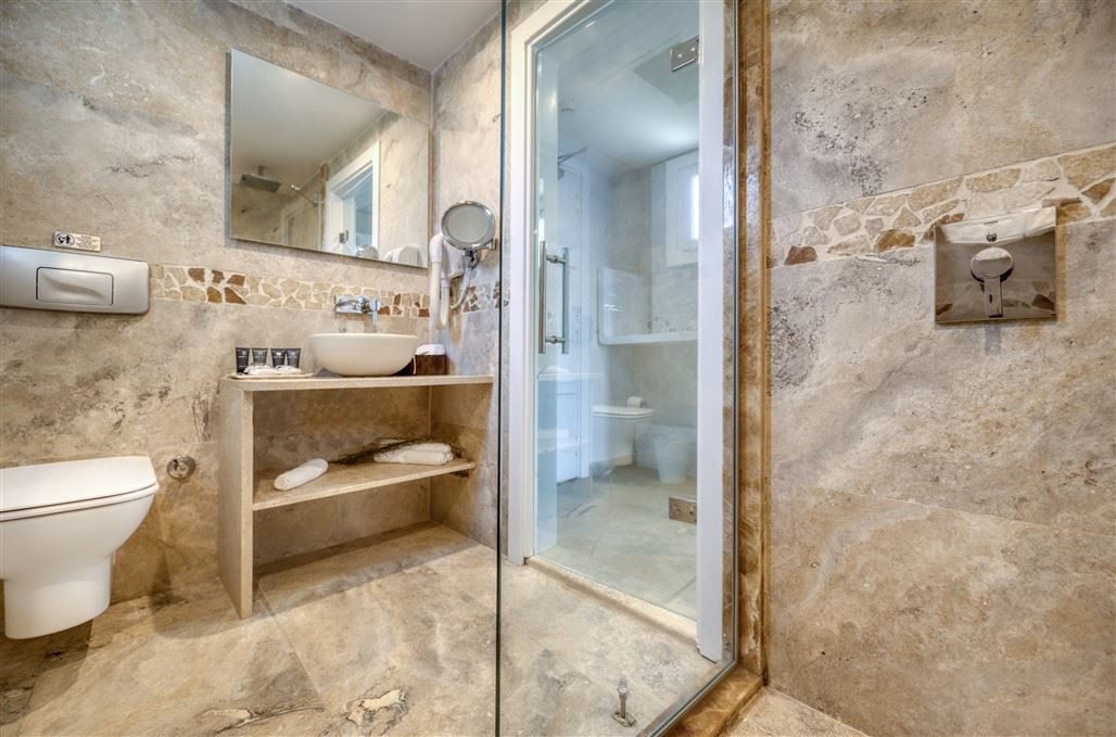 rooms-upper-roof-room