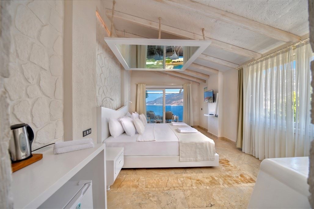 rooms-upper-roof-room