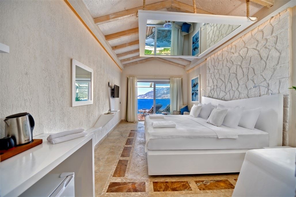 rooms-upper-roof-room