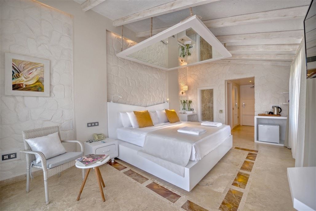 rooms-upper-roof-room