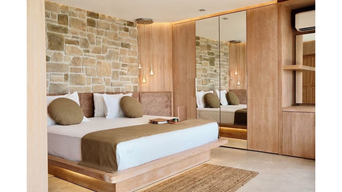 rooms-junior-aqua-suite