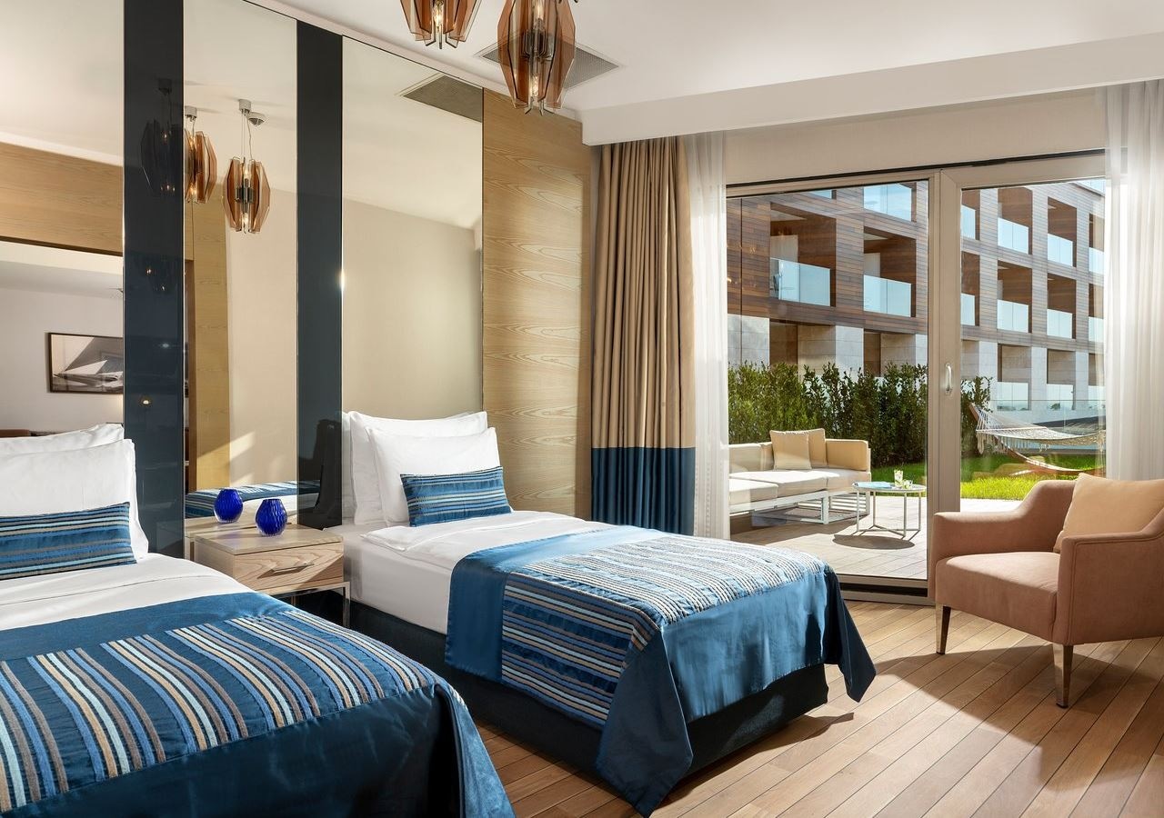 rooms-diplomat-suite-club-lounch