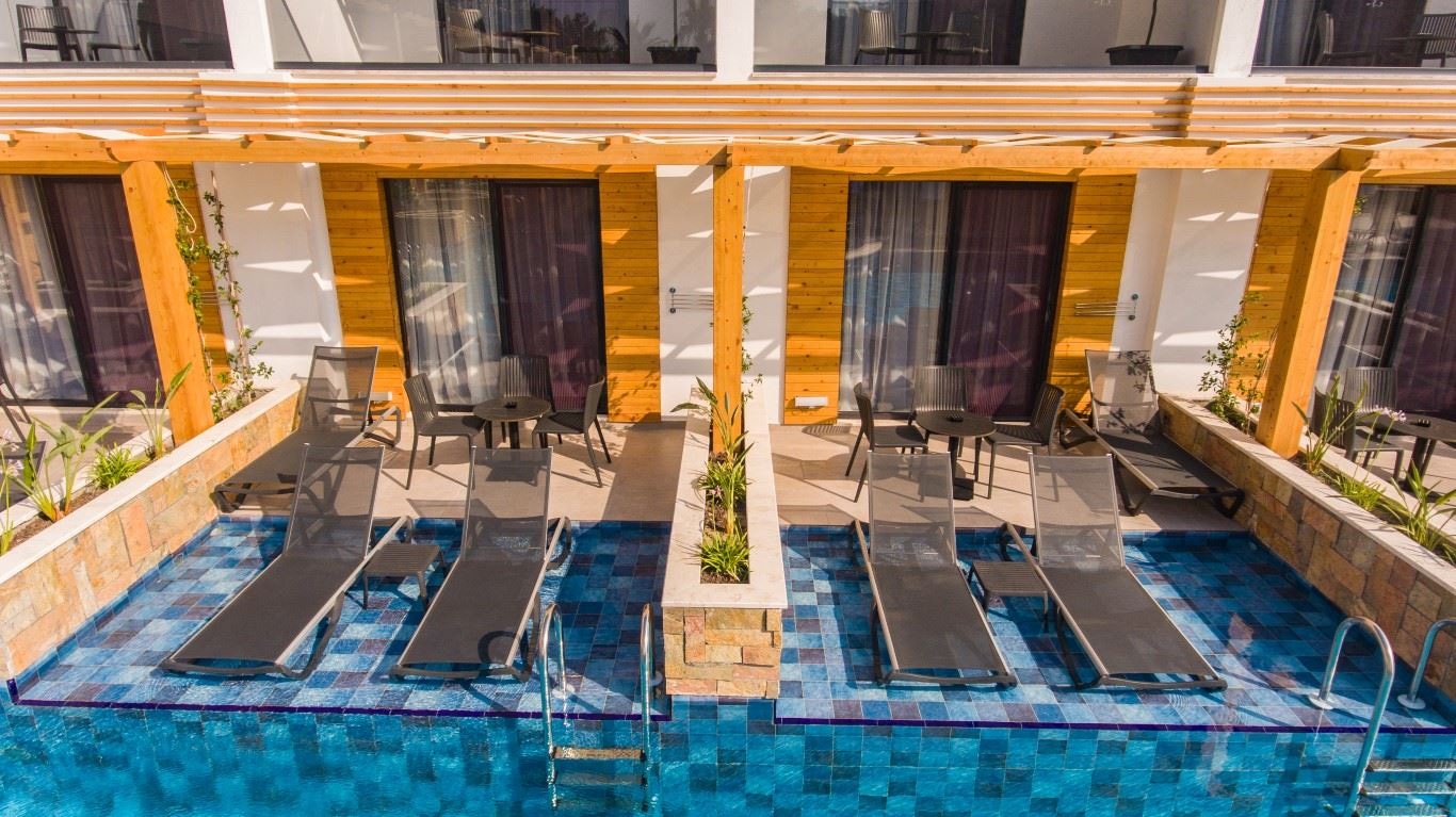 rooms-deluxe-swim-up-room