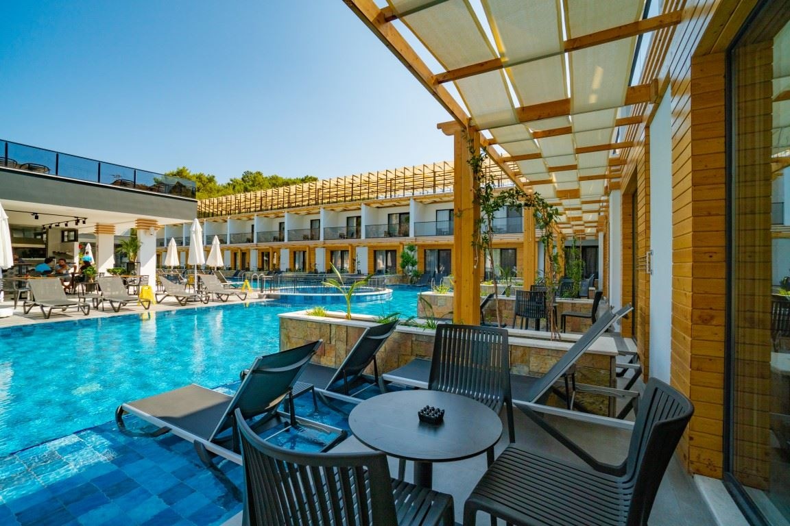 rooms-deluxe-swim-up-family-room-with-bunk-bed