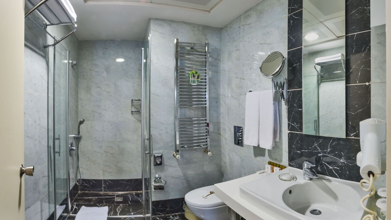 rooms-family-room-superior-with-double-bed