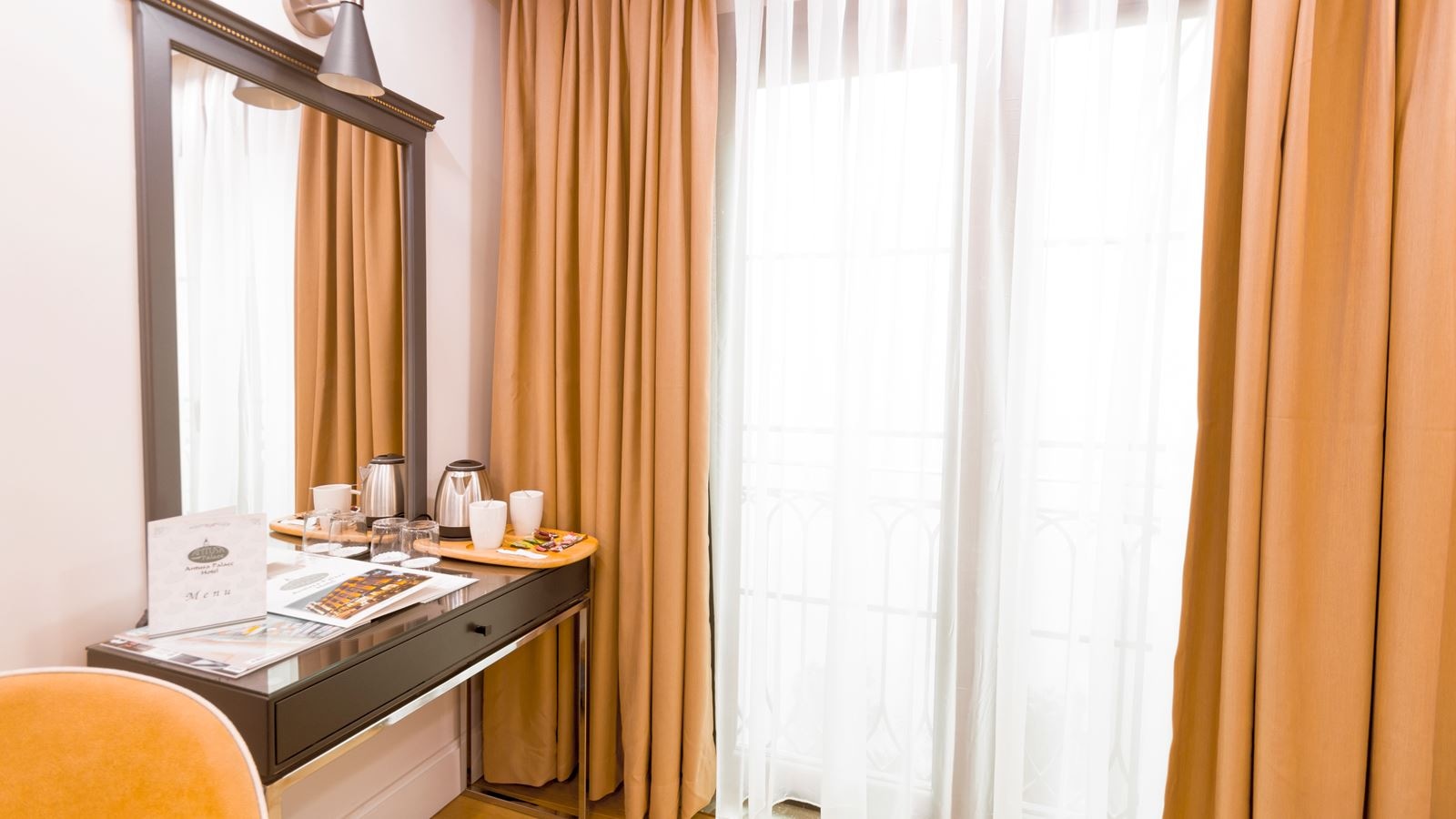 rooms-double-superior-queen-bed