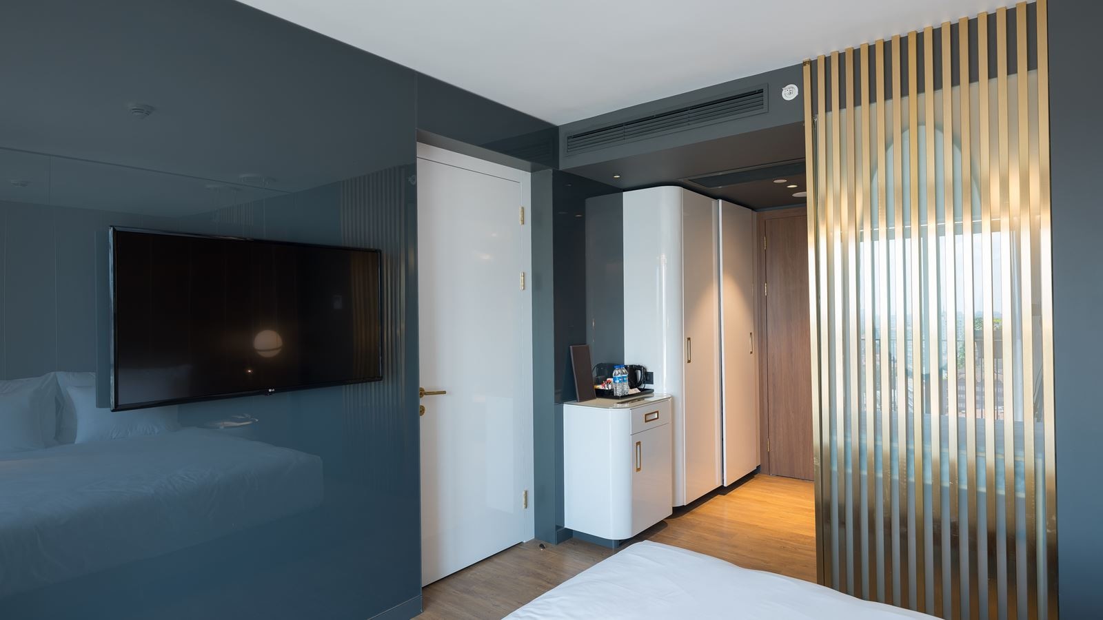 rooms-family-room-connecting-room