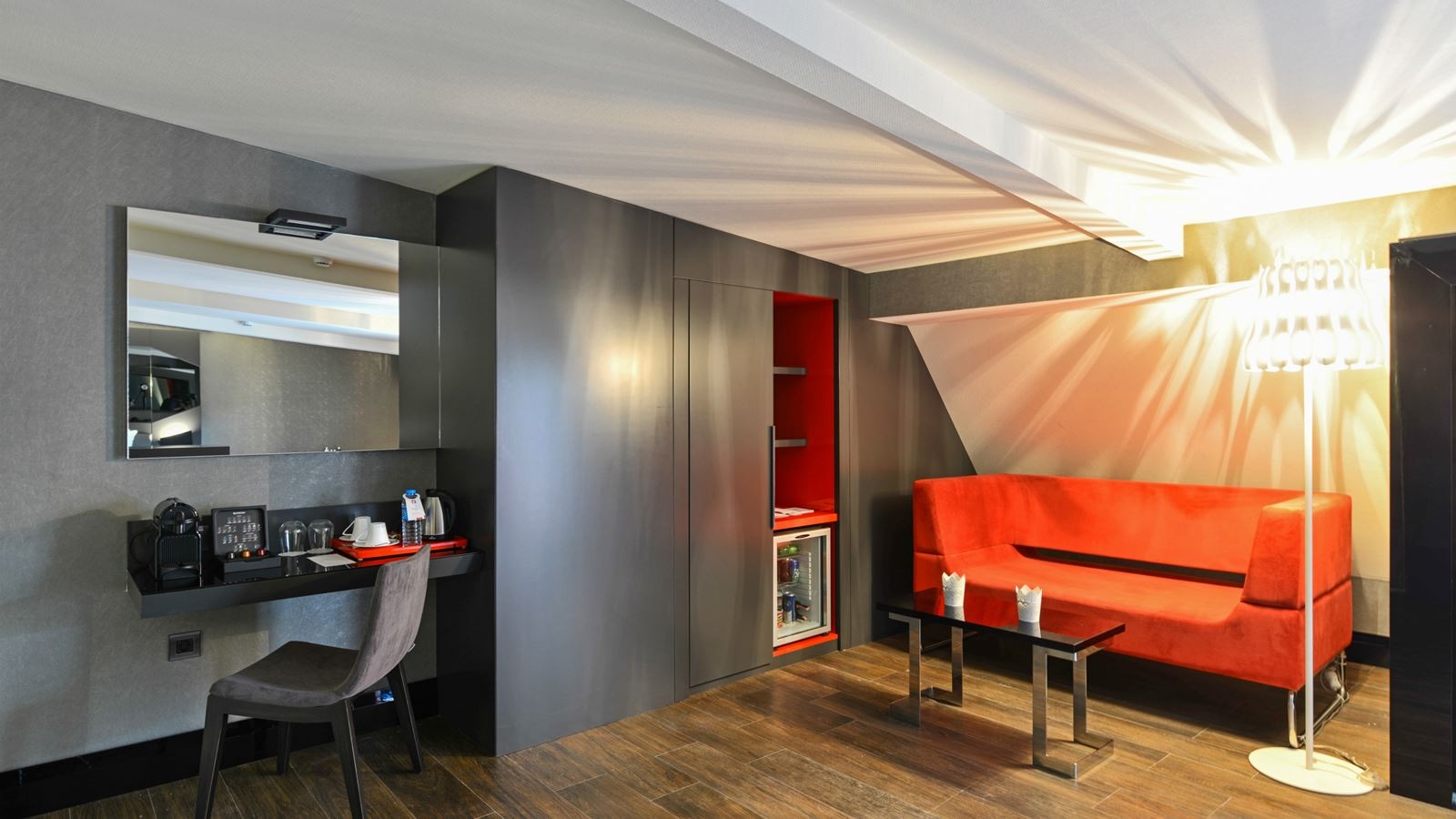 rooms-suite-with-jacuzzi