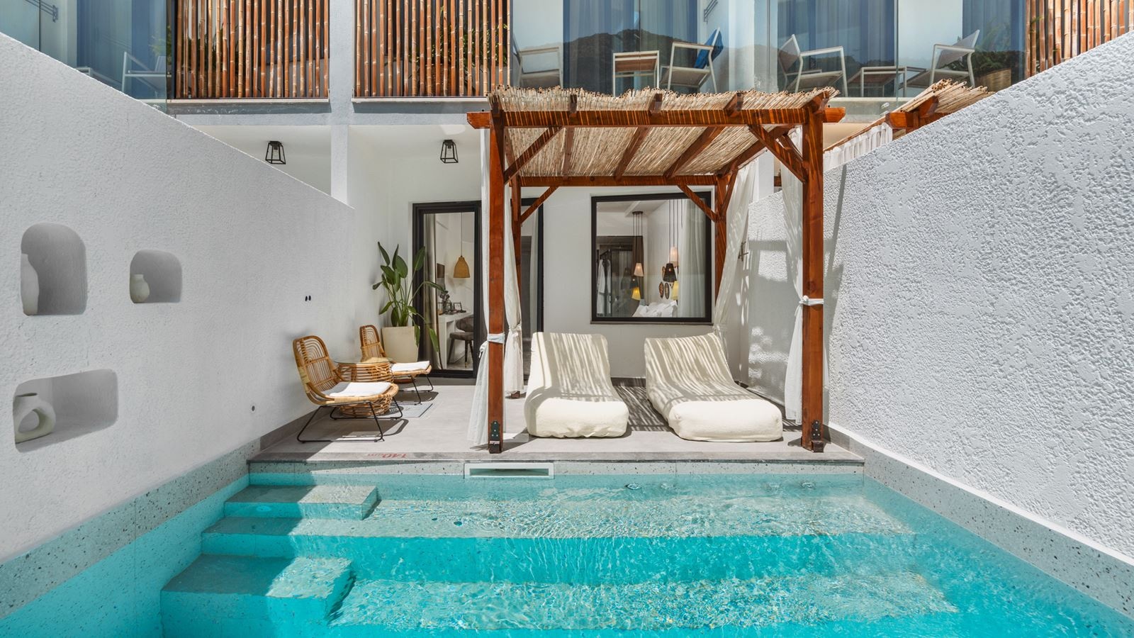 rooms-royal-honeymoon-room