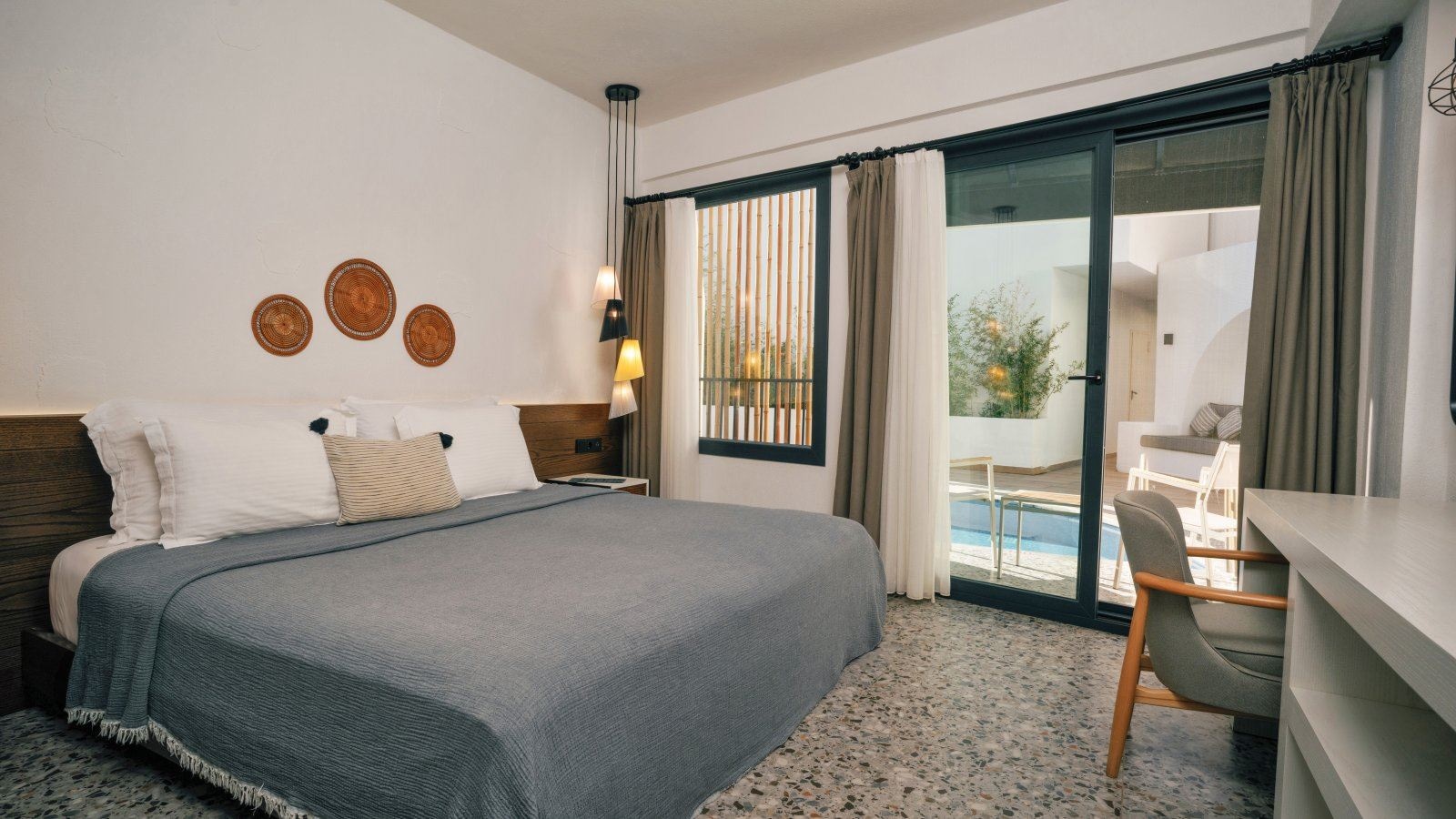 rooms-swim-up-room-with-sharing-pool