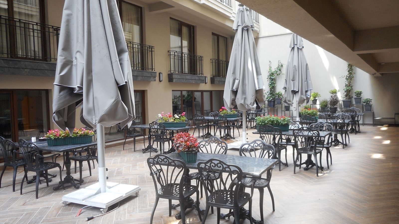 restaurants-restaurants