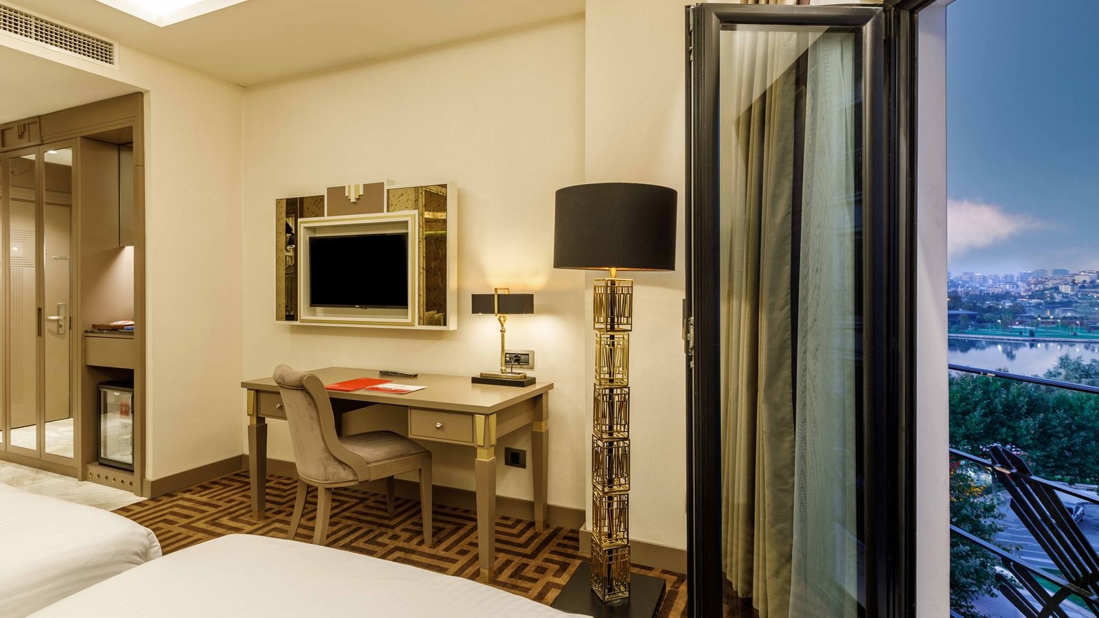 rooms-double-king-bed-non-smoking