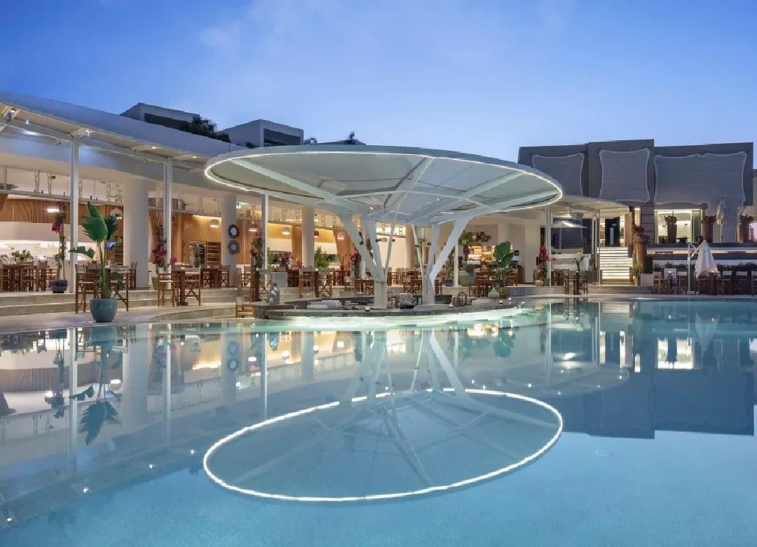 restaurants-suyah-pool-club