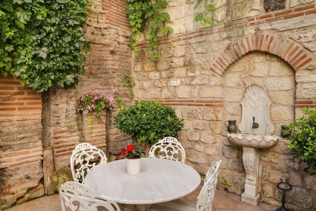 restaurants-restaurants