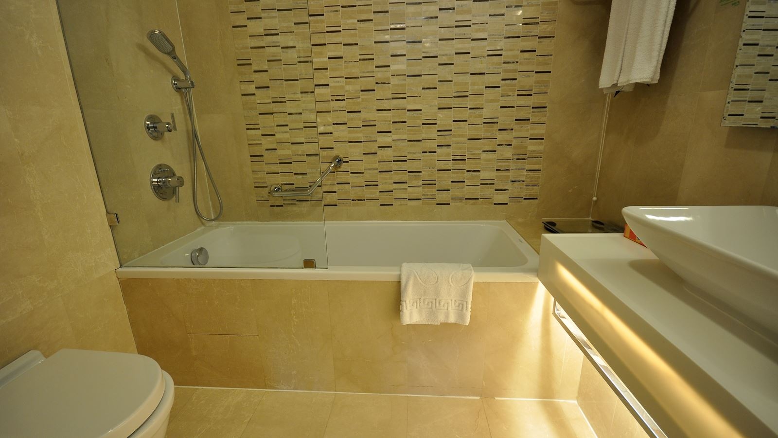 rooms-family-room-standard