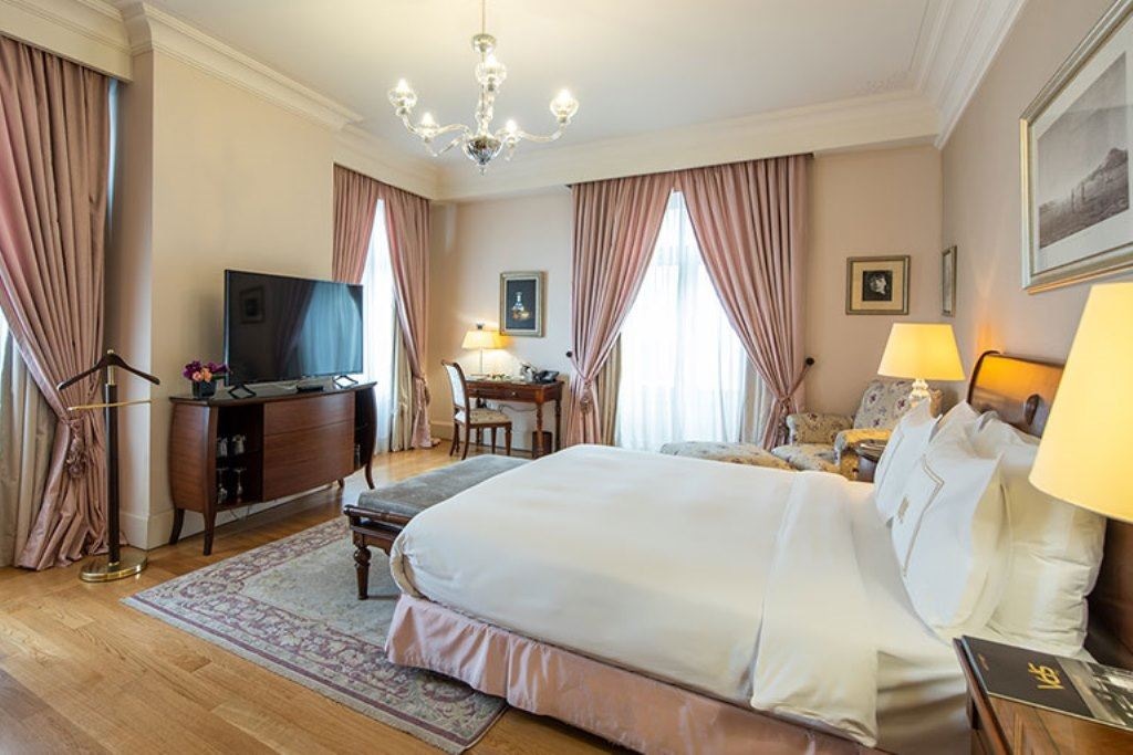 rooms-greta-garbo-corner-room