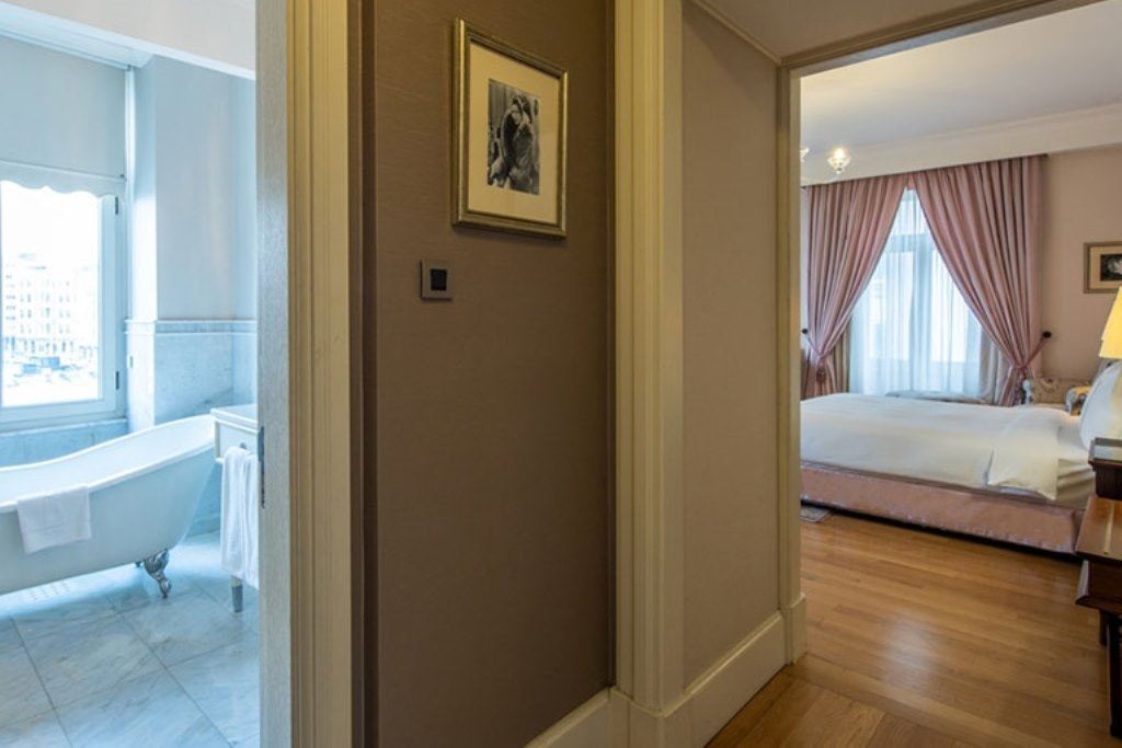 rooms-greta-garbo-corner-room