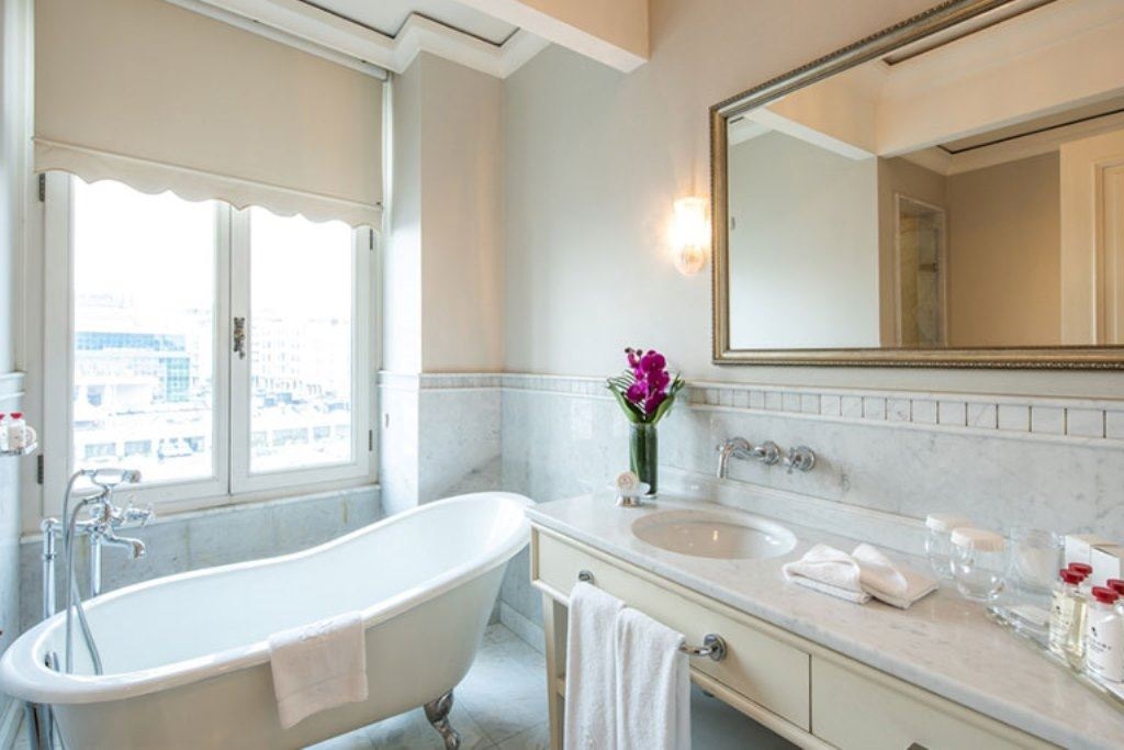 rooms-greta-garbo-corner-room