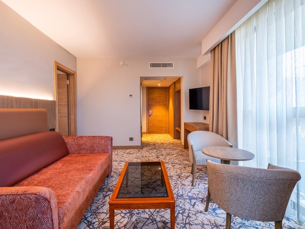 rooms-family-room-sea-view-2-bathrooms