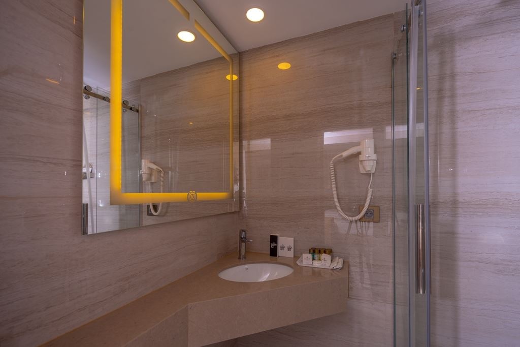 rooms-family-room-sea-view-2-bathrooms