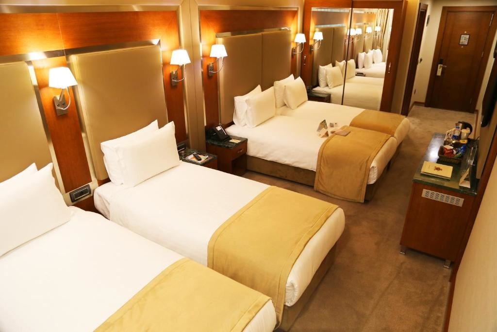 rooms-quadruple-room